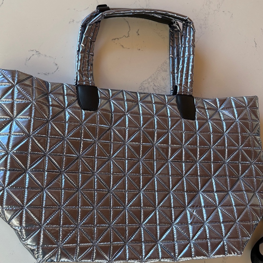 VEE Collective VEE WEEKENDER Quilted Travel Tote Bag in ICY SILVER Color - Picture 6 of 14